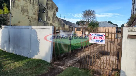 Casa com 2 Quartos para alugar, 100m² no Zona 08, Maringá