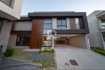 Casa com 3 Quartos para alugar, 250m² no Campo Comprido, Curitiba