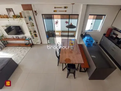 Casa com 3 Quartos à venda, 133m² no São João do Rio Vermelho, Florianópolis