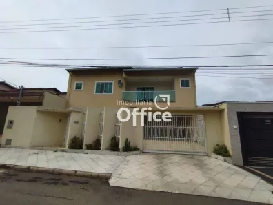 Sobrado com 6 Quartos à venda, 300m² no Andracel Center, Anápolis
