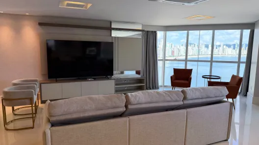 Apartamento com 4 Quartos para alugar, 237m² no Centro, Balneário Camboriú