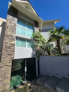 Casa com 4 Quartos para alugar, 354m² no Colina Sorriso, Caxias do Sul