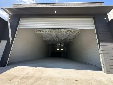 Galpão/Depósito/Armazém para alugar, 350m² no Vila Suissa, Mogi das Cruzes