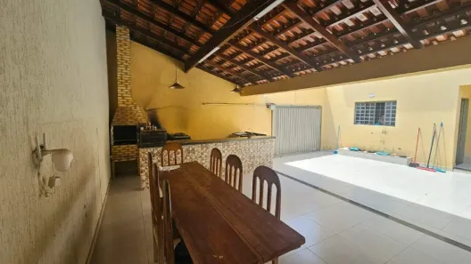 Casa com 4 Quartos à venda, 387m² no Laranjeiras, Uberlândia