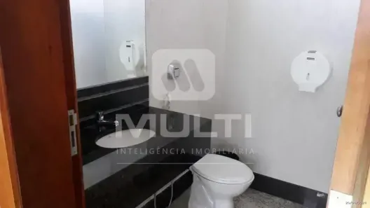 Casa com 1 Quarto para alugar, 545m² no Centro, Uberlândia