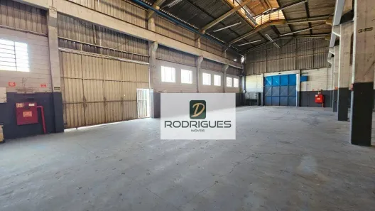 Galpão/Depósito/Armazém para alugar, 2100m² no Vila Sacadura Cabral, Santo André