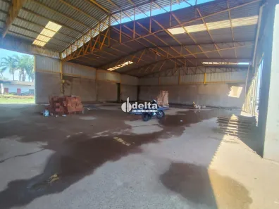 Ponto Comercial para alugar, 2300m² no Distrito Industrial, Uberlândia