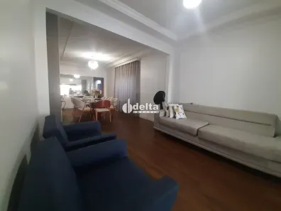 Casa com 3 Quartos à venda, 200m² no Jaraguá, Uberlândia