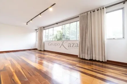 Apartamento com 3 Quartos à venda, 136m² no Jardim Europa, São Paulo