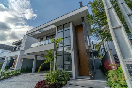 Casa de Condomínio com 3 Quartos à venda, 240m² no Vila Nova, Joinville