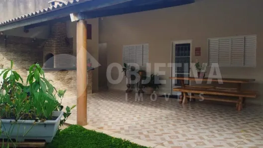 Casa com 3 Quartos à venda, 125m² no Laranjeiras, Uberlândia