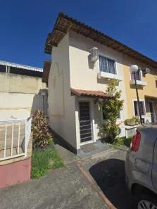 Casa de Condomínio com 2 Quartos à venda, 66m² no Moquetá, Nova Iguaçu
