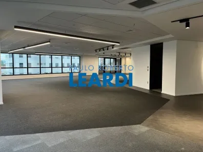 Ponto Comercial para alugar, 1354m² no Alphaville Industrial, Barueri