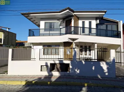 Casa com 3 Quartos para alugar, 90m² no Centro, Bombinhas
