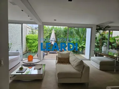 Casa de Condomínio com 4 Quartos à venda, 210m² no Indianópolis, São Paulo