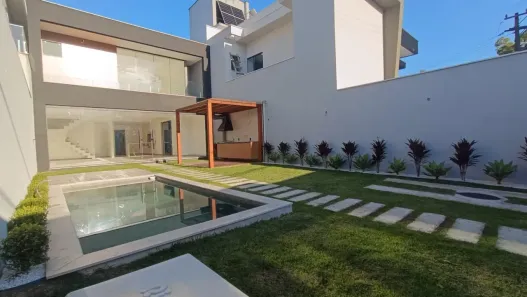 Casa de Condomínio com 4 Quartos para alugar, 300m² no Vargem Grande, Rio de Janeiro