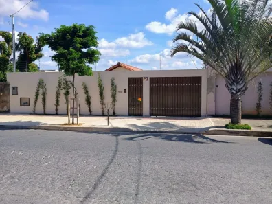 Casa com 3 Quartos para alugar, 198m² no Santa Branca, Belo Horizonte