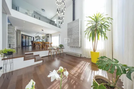 Casa de Condomínio com 4 Quartos à venda, 301m² no Santa Cândida, Curitiba