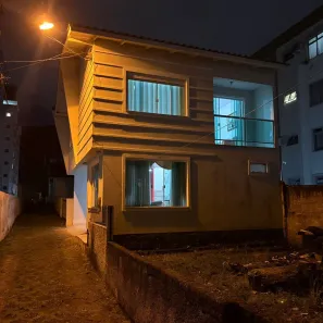 Casa com 2 Quartos para alugar, 60m² no Coqueiros, Florianópolis