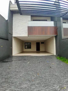 Sobrado com 3 Quartos à venda, 168m² no Saguaçu, Joinville