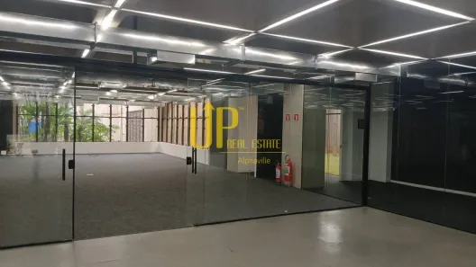 Sala Comercial para alugar, 550m² no Green Valley Alphaville, Barueri