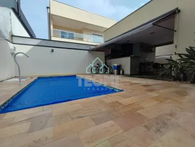 Sobrado com 4 Quartos à venda, 305m² no Piracangaguá, Taubaté