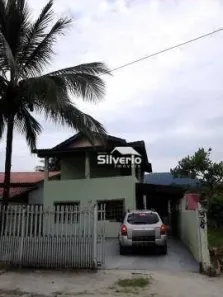 Sobrado com 5 Quartos à venda, 218m² no Balneário Copacabana, Caraguatatuba