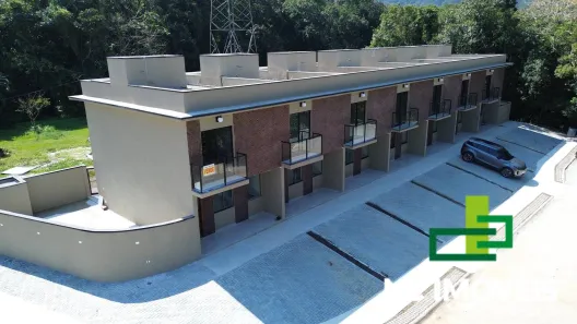 Casa de Condomínio com 2 Quartos à venda, 100m² no Massaguaçu, Caraguatatuba