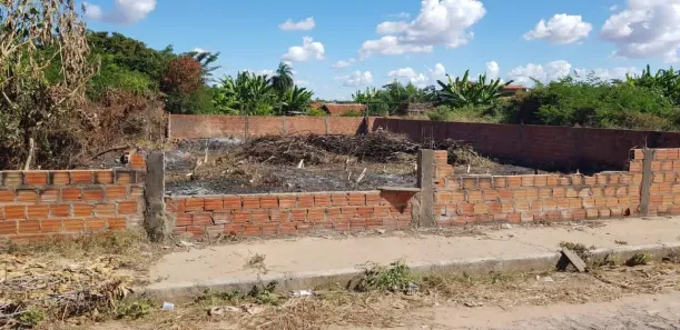 Lote/Terreno à venda, 389m² no Vale Quem Tem, Teresina