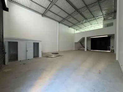 Galpão/Depósito/Armazém para alugar, 380m² no Santa Terezinha, Santo André
