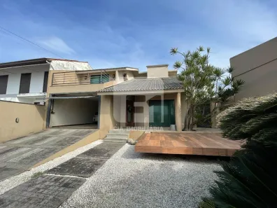 Casa com 3 Quartos para alugar, 300m² no Balneário, Florianópolis