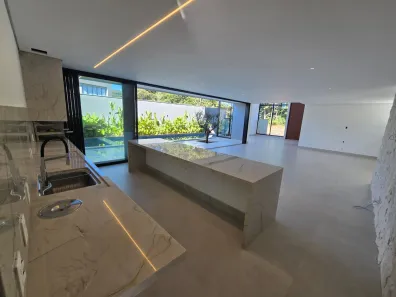 Sobrado com 4 Quartos à venda, 390m² no Jardins França, Goiânia