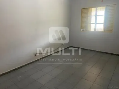 Casa com 3 Quartos à venda, 117m² no Dona Zulmira, Uberlândia