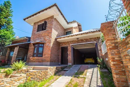 Sobrado com 3 Quartos à venda, 334m² no Passo da Areia, Porto Alegre