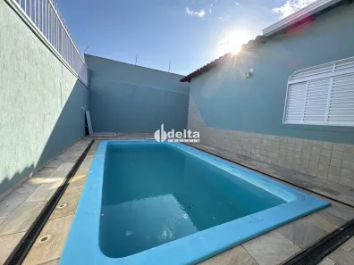 Casa com 3 Quartos para alugar, 220m² no Santa Mônica, Uberlândia