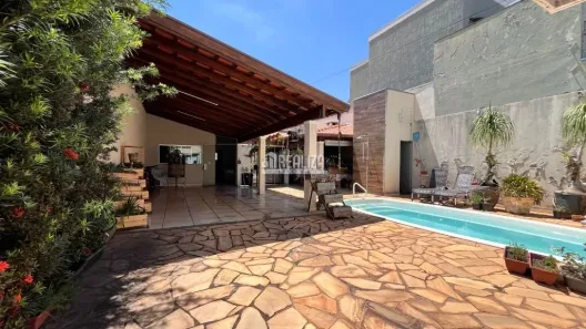 Casa com 3 Quartos à venda, 135m² no Jardim Nenê Gomes, Uberaba