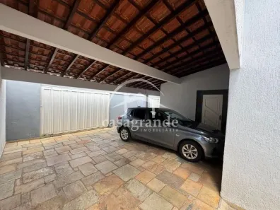 Imóvel Comercial com 3 Quartos para alugar, 180m² no Santa Mônica, Uberlândia