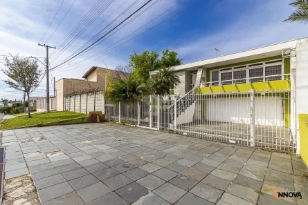 Casa com 3 Quartos para alugar, 365m² no Xaxim, Curitiba