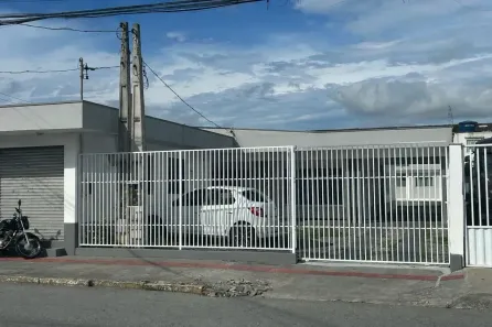 Casa com 3 Quartos para alugar, 80m² no São João, Itajaí