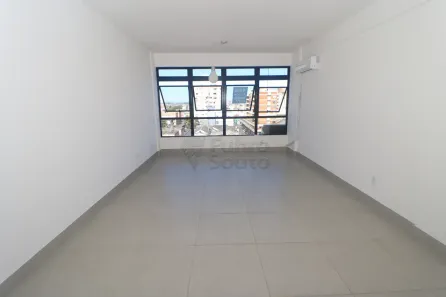 Sala Comercial para alugar, 30m² no Centro, Pelotas