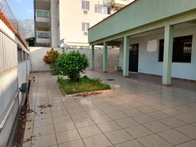 Casa com 3 Quartos à venda, 1000m² no Bangu, Rio de Janeiro