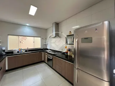 Casa com 3 Quartos à venda, 220m² no Jardim América, Goiânia