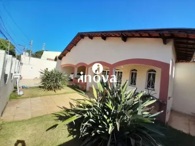 Casa com 3 Quartos à venda, 251m² no Mercês, Uberaba
