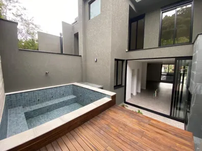 Sobrado com 3 Quartos à venda, 202m² no Anita Garibaldi, Joinville