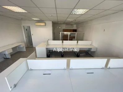 Sala Comercial para alugar, 56m² no Green Valley Alphaville, Barueri
