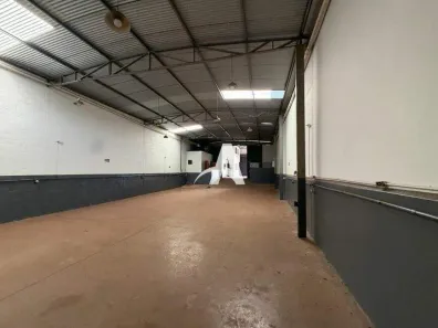 Galpão/Depósito/Armazém para alugar, 400m² no Nossa Senhora das Graças, Uberlândia