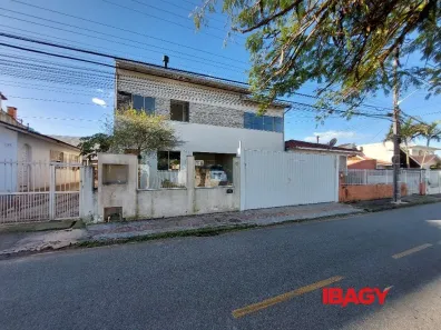 Casa com 3 Quartos para alugar, 133m² no Praia Comprida, São José