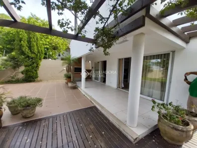 Casa com 4 Quartos para alugar, 270m² no Trindade, Florianópolis