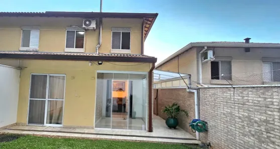 Sobrado com 3 Quartos para venda ou aluguel, 150m² no Parque Rincão, Cotia