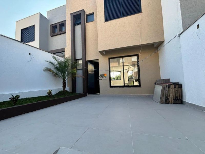 Casa com 3 quartos — Santa Amélia, Belo Horizonte